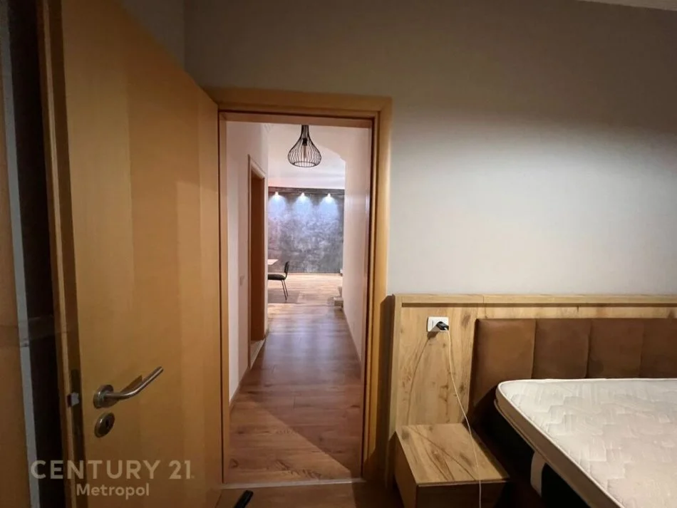 Tirane, jepet me qera apartament 2+1 Kati 3, 108 m² 800 € (kopeshti botanik)