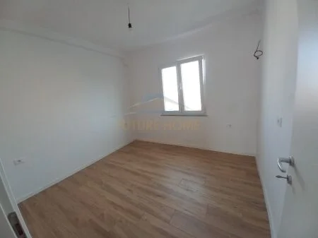 Shitet, Apartament 1+1, prane Gjimnazit Cajupi, Tiranë.  AREA42257