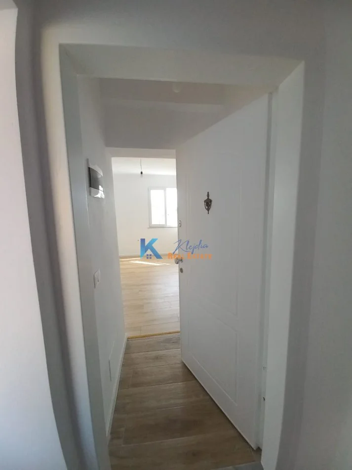 Tirane, shitet garsonier Kati 5, 29 m² 48.000 € (Rruga Kongresi i Manastirit)