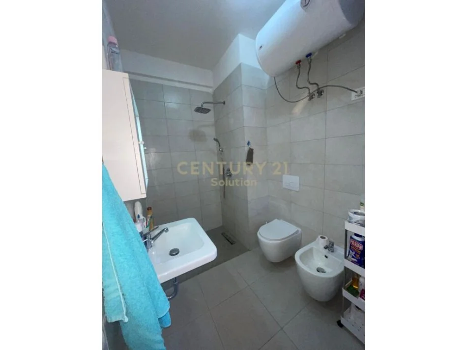 Tirane, jepet me qera apartament 1+1 Kati 1, 72 m² 400 € (astir)