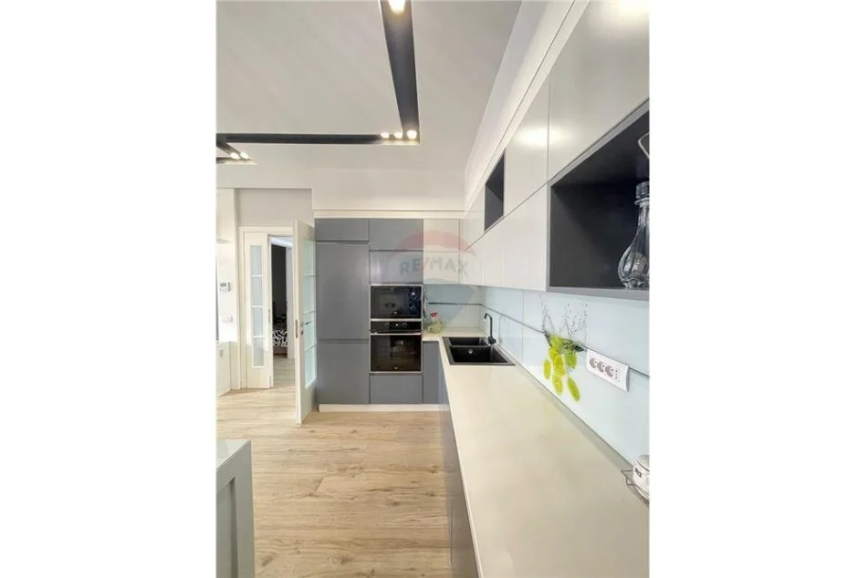 Tirane, shitet apartament 3+1 Kati 7, 145 m² 250.000 € (Green City - Fusha e Aviacionit)