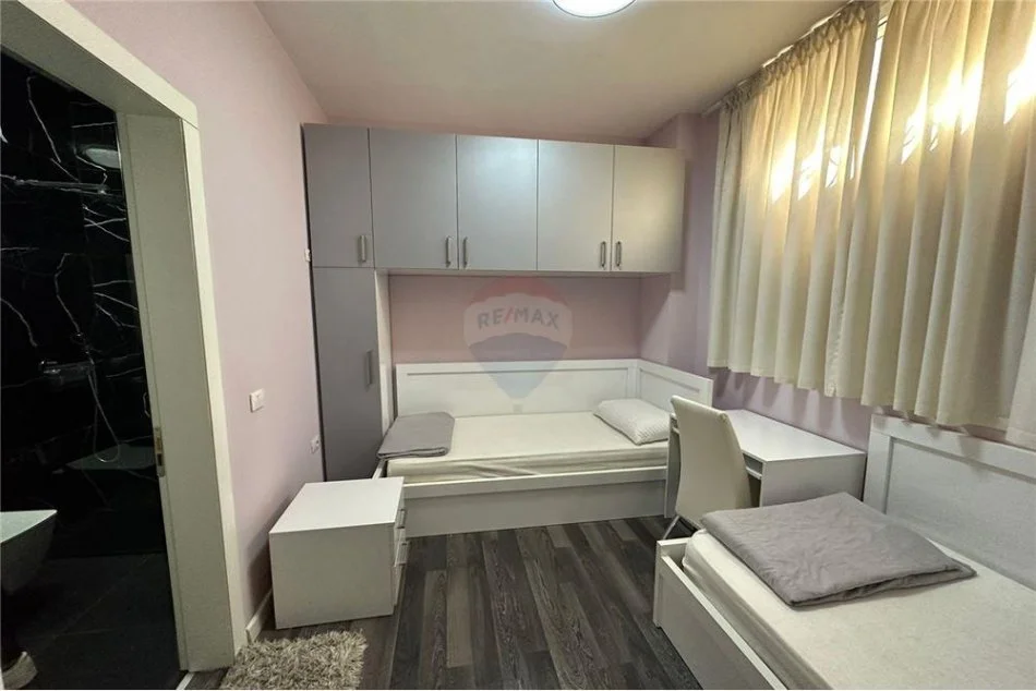 Tirane, jepet me qera apartament 2+1 Kati 2, 147 m² 700 € (Kopshti Zoologjik)