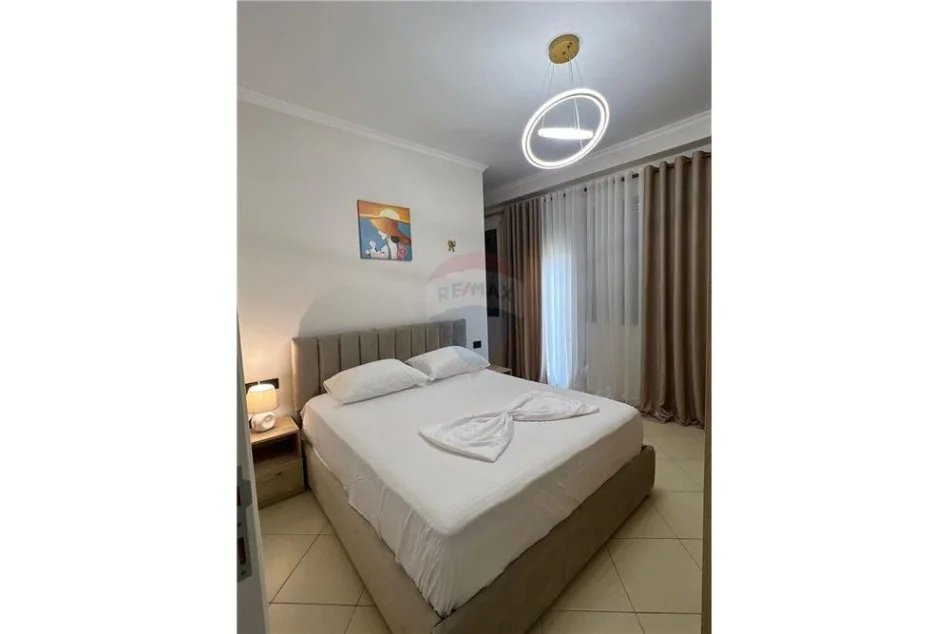 Tirane, jepet me qera apartament 1+1 , 70 m² 700 € (Rruga Kosovareve - Tirana e Re)