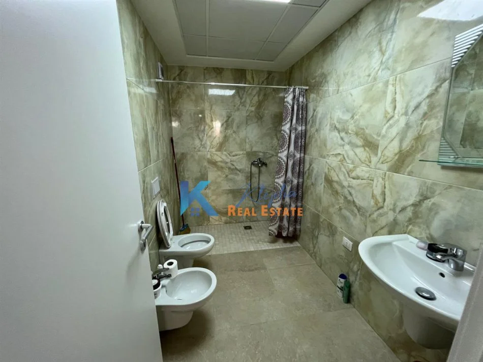 Tirane, jap me qera apartament 2+1+Ballkon Kati 6, 95 m² 600 € (Don Bosko)