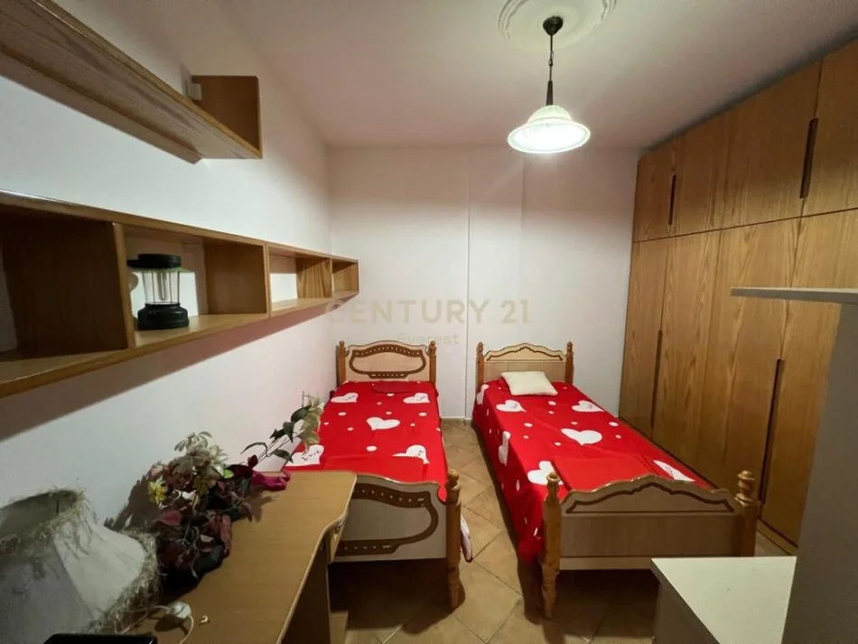 Tirane, jepet me qera apartament 2+1 Kati 5, 93 m² 600 € (qender)