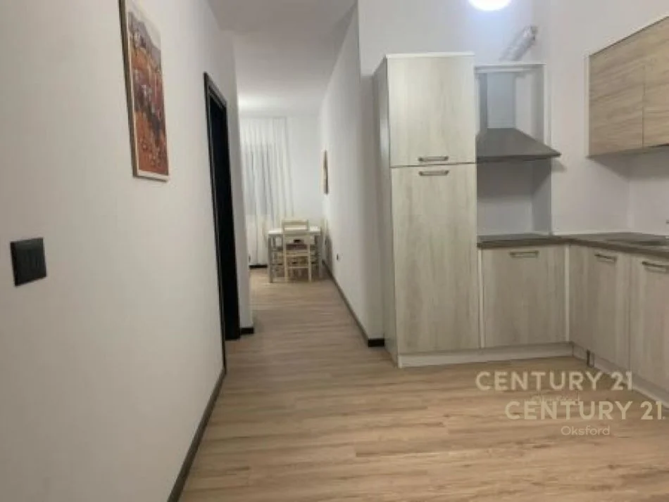 Tirane, jepet me qera apartament 2+1 Kati 7, 111 m² 500 € (astir)