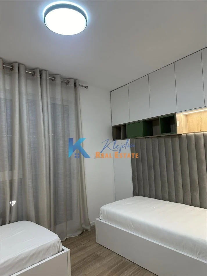 Tirane, jap me qera apartament 2+1+Ballkon Kati 1, 106 m² 1.000 € (Kompleksi Marga, Rruga Jordan Misja)