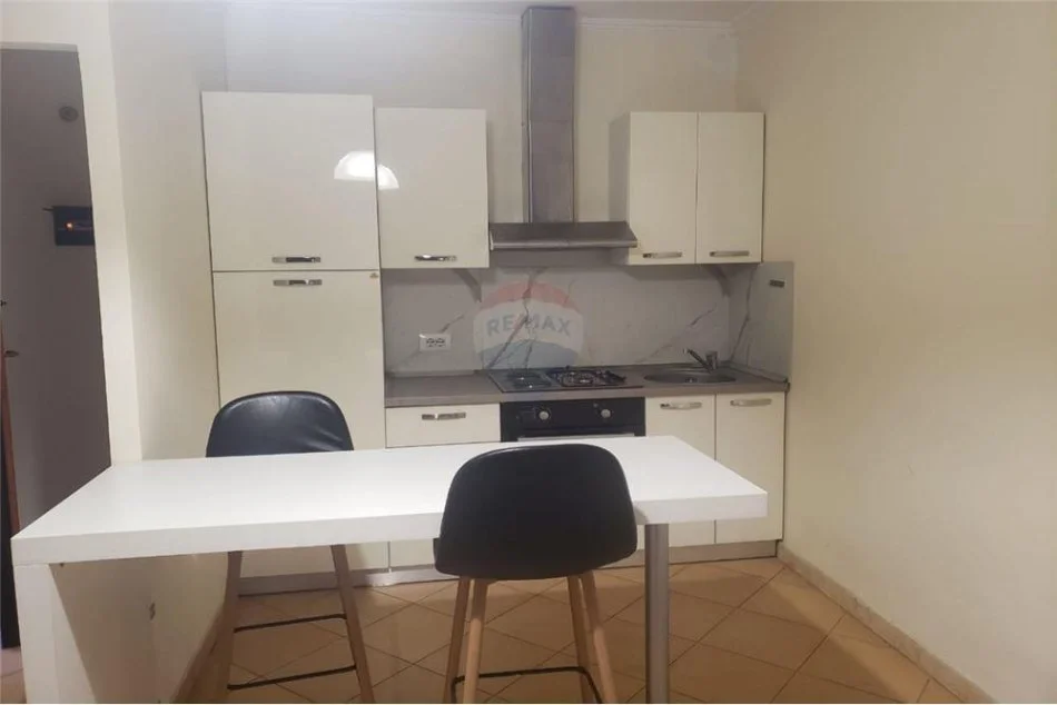 Tirane, jepet me qera apartament 1+1 Kati 5, 70 m² 450 € (21 Dhjetori)