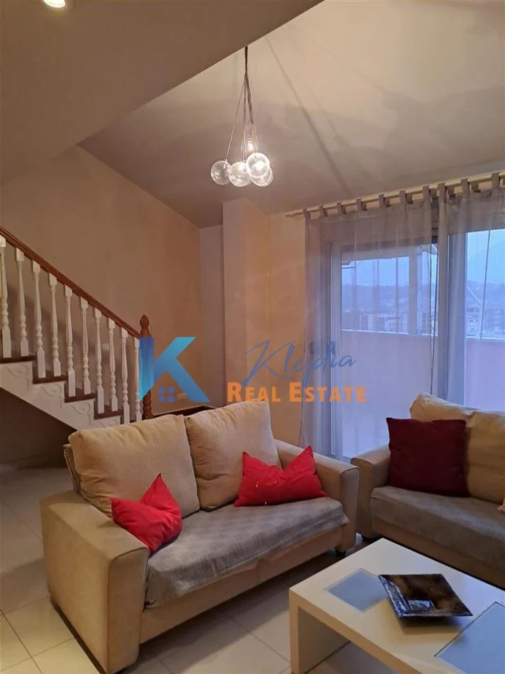 Tirane, jap me qera apartament 2+1+Ballkon Kati 5, 110 m² 400 € (Liqeni i Thate)