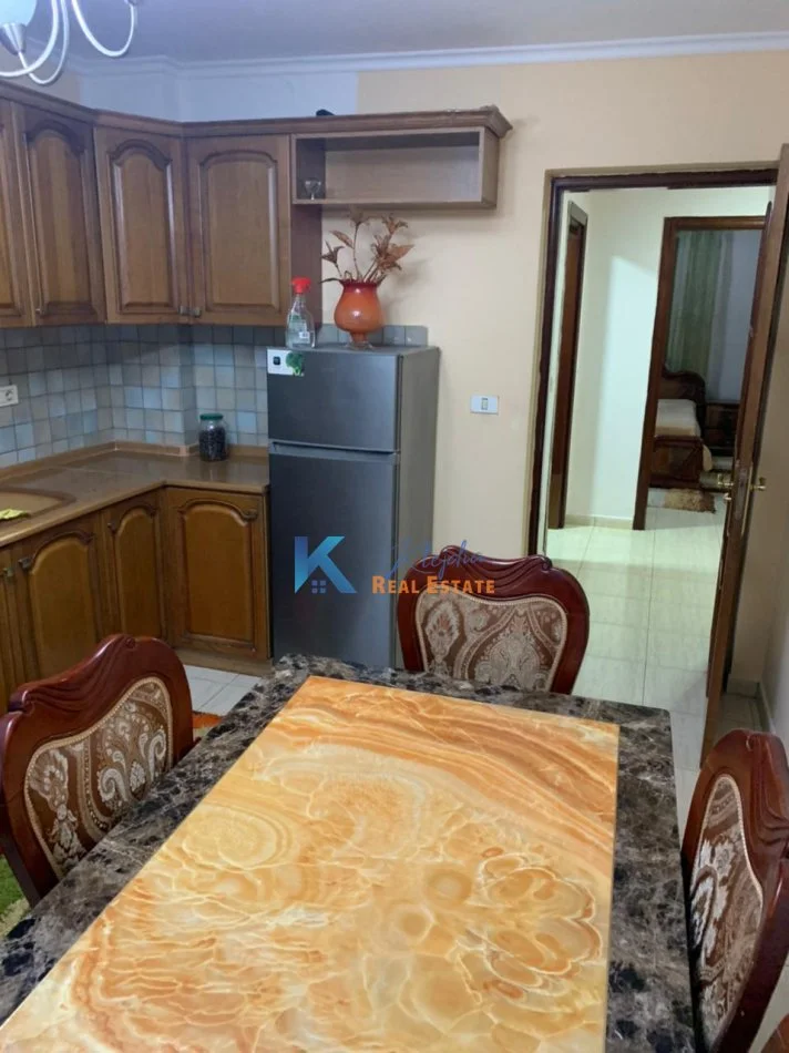 Tirane, jap me qera apartament 1+1+Aneks Kati 4, 70 m² (Rruga Kongresi i Manastirit, afer Pediatrise)
