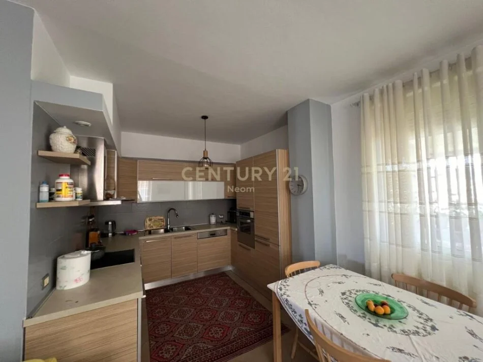 Tirane, shitet apartament 2+1 Kati 5, 140 m² 180.000 € (kodra e diellit)