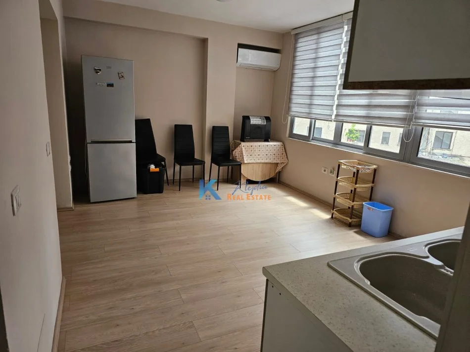 Tirane, jepet me qera apartament 1+1 Kati 3, 60 m² 500 € (Stadiumi Dinamo)