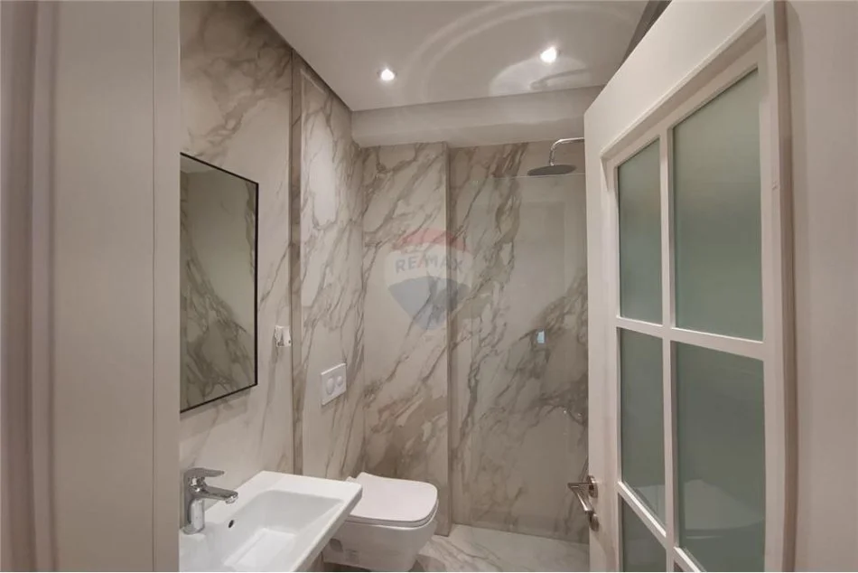 Tirane, jepet me qera apartament 1+1 Kati 5, 78 m² 750 € (Rruga e Dibrës - Selvia)