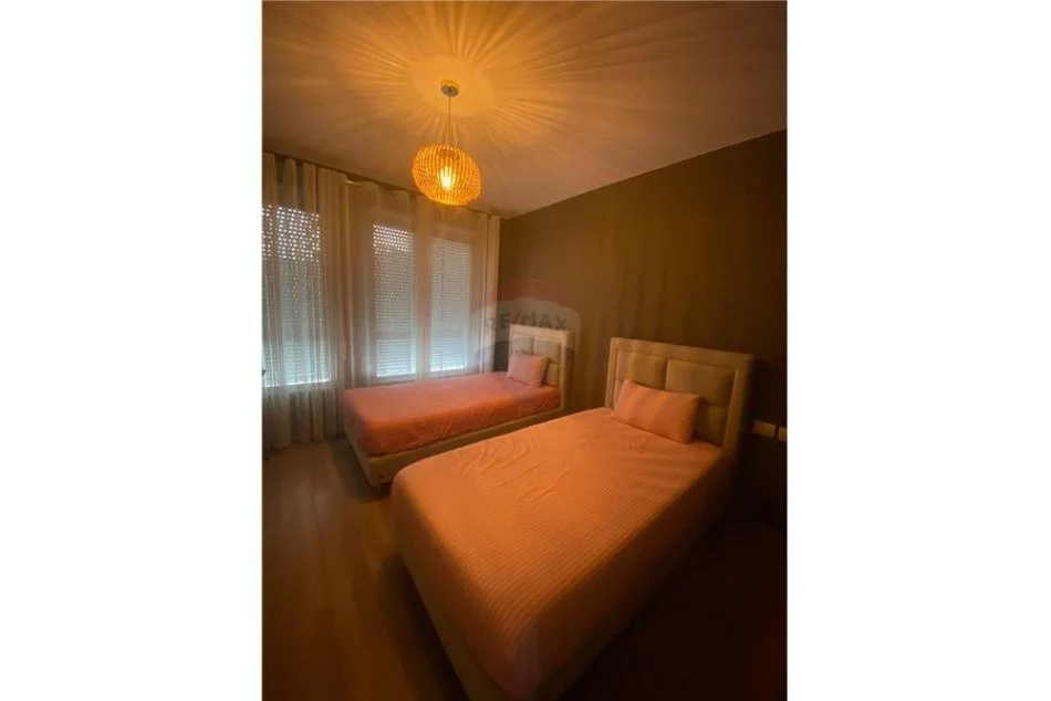 Tirane, jepet me qera apartament 2+1 Kati 1, 90 m² 600 € (Brryli - Materniteti i Ri)