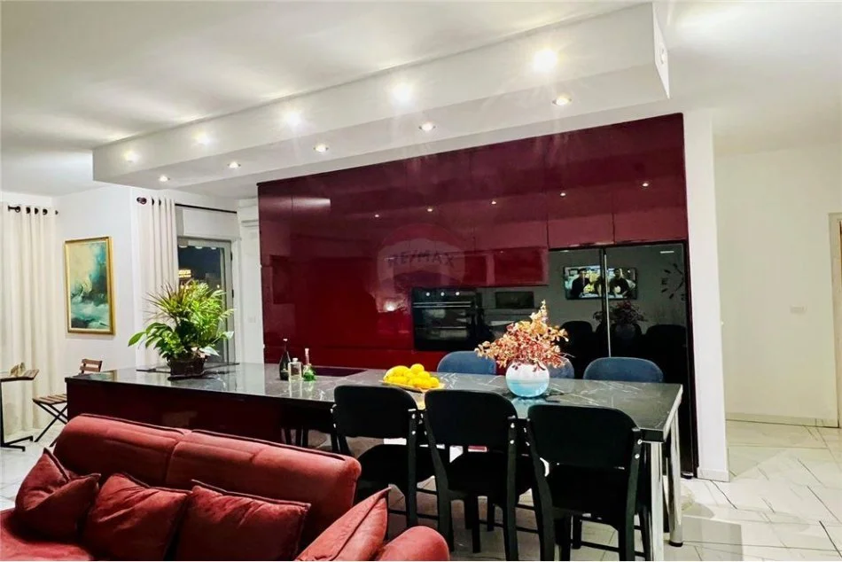 Tirane, shitet apartament 2+1 Kati 3, 136 m² 330.000 € (Rruga Hamdi Sina - Liqeni i Thatë)