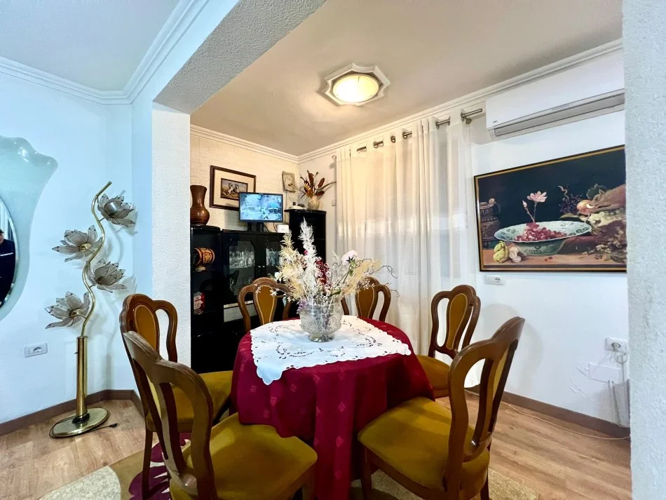 Tirane, shitet shtepi 2+1+Ballkon Kati 1, 193 m² 180.000 € (Allias)