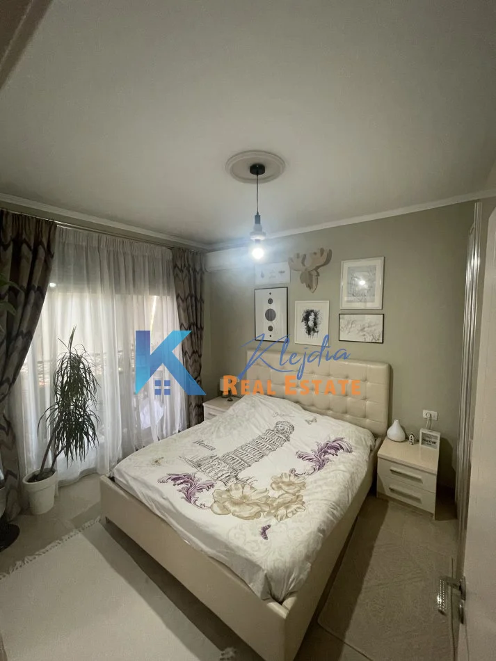 Tirane, jap me qera apartament 2+1+Ballkon Kati 1, 100 m² 900 € (Liqeni i Thate)