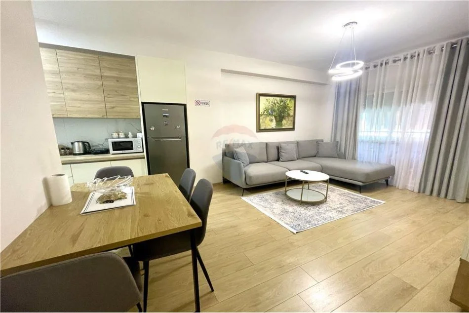 Tirane, jepet me qera apartament 1+1 Kati 5, 65 m² 500 € (Rruga Riza Cerova - Gjimnazi "Partizani" - Rruga e Dibrës)