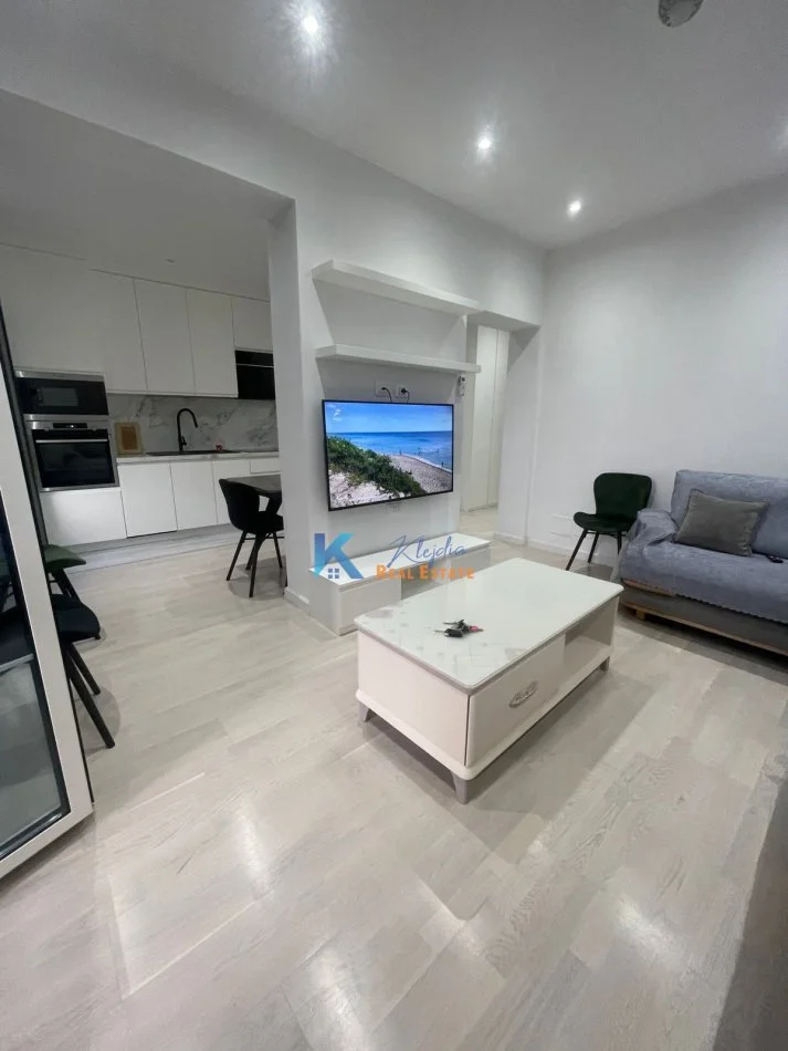 Tirane, jap me qera apartament 1+1+Ballkon Kati 3, 64 m² (1+1 per qira te Rruga Bardhyl)