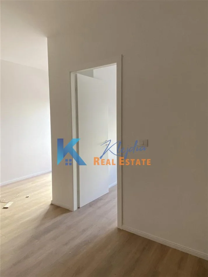 Tirane, jepet me qera apartament 1+1 Kati 1, 60 m² 350 € (Kodra e Diellit, kompleksi Kurora e Kopshtit)