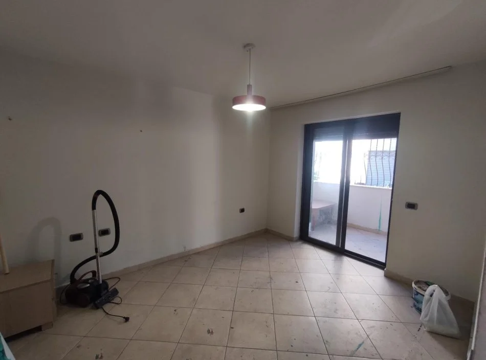 Tirane, jepet me qera apartament 2+1+Ballkon Kati 1, 78 m² 400 € (brryli)