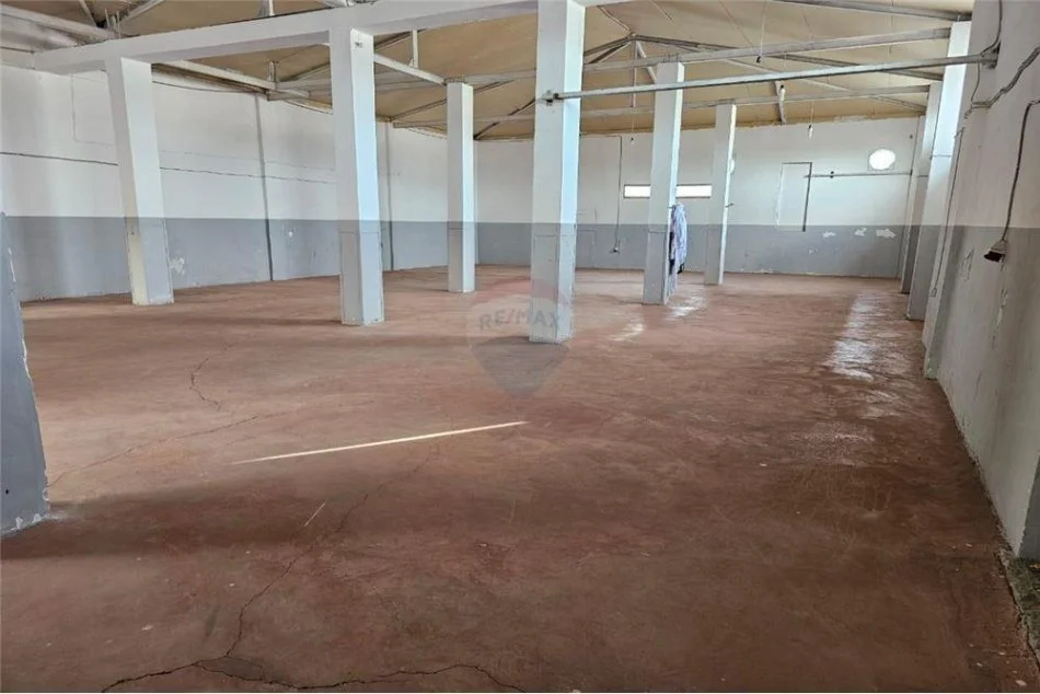 Tirane, jepet me qera ambjent biznesi Kati 2, 360 m² 800 € (Rruga "Dhimo Dhima")