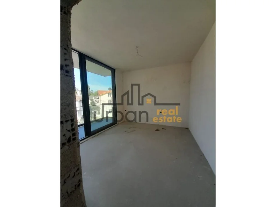 Tirane, shes Vile 3 Katshe , 480 m² 800.000 € (Pallati i Brigadave)