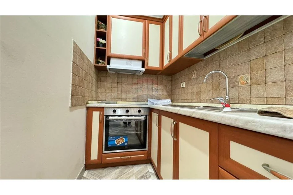 Tirane, jepet me qera apartament 2+1 Kati 4, 80 m² 550 € (Tregu Elektrik - Shkolla e Baletit)