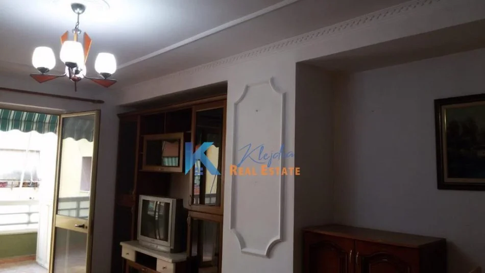 Tirane, jepet me qera apartament 1+1 Kati 4, 79 m² 550 € (Myslym Shyr, rruga Him Kolli)