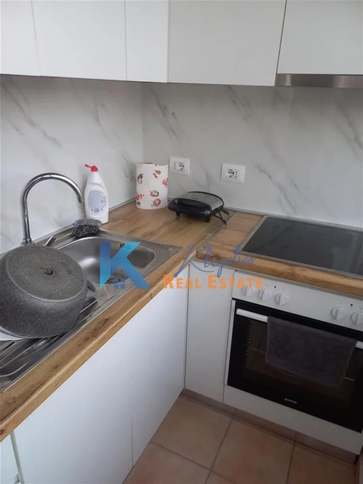 Tirane, jepet me qera apartament 1+1 Kati 6, 55 m² 370 € (Ali Dem, afer Shkolles 1 Maji)