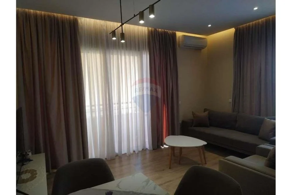 Tirane, jepet me qera apartament 1+1 Kati 7, 77 m² 500 € (Don Bosko)