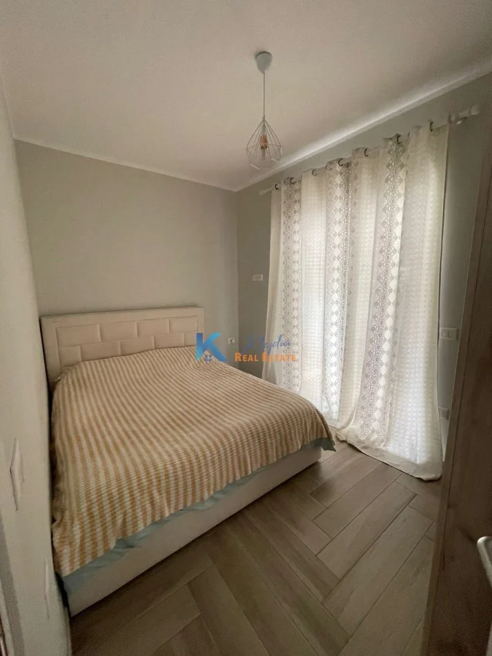 Tirane, jepet me qera apartament 1+1 Kati 1, 60 m² 400 € (Porcelan, afer UET)