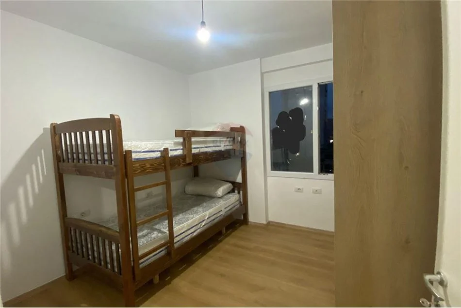 Tirane, jepet me qera apartament 2+1 , 80 m² 550 € (benjamin kruta - Fusha e Aviacionit)