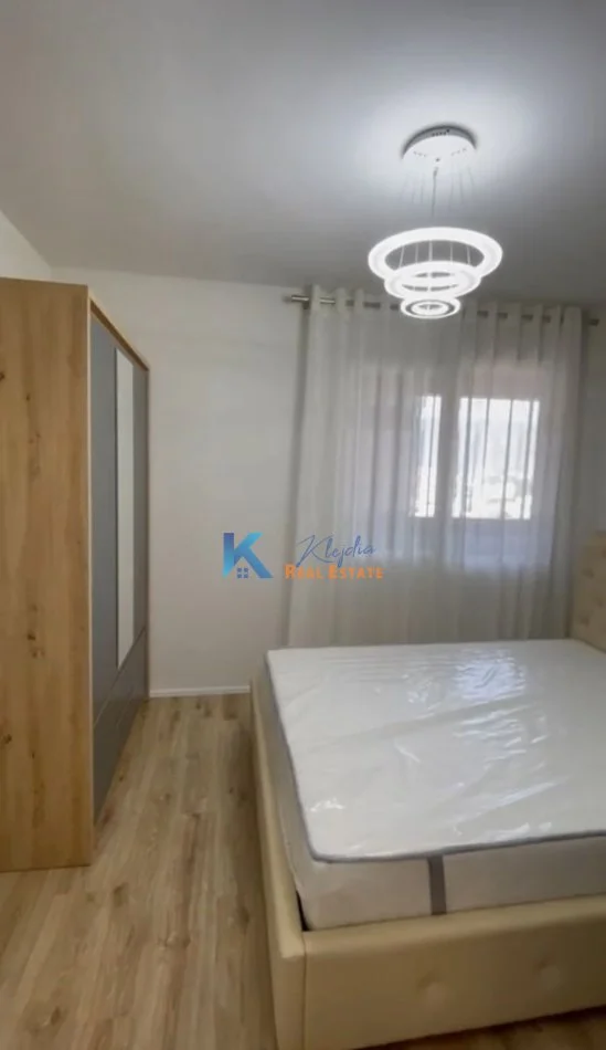 Tirane, jap me qera apartament 2+1+Ballkon Kati 10, 90 m² 500 € (Perballe Spitalit Amerikan 3)