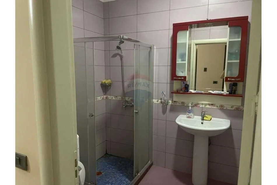 Tirane, jepet me qera apartament 2+1 Kati 7, 100 m² 450 € (Laprakë - Spitali Hygea)