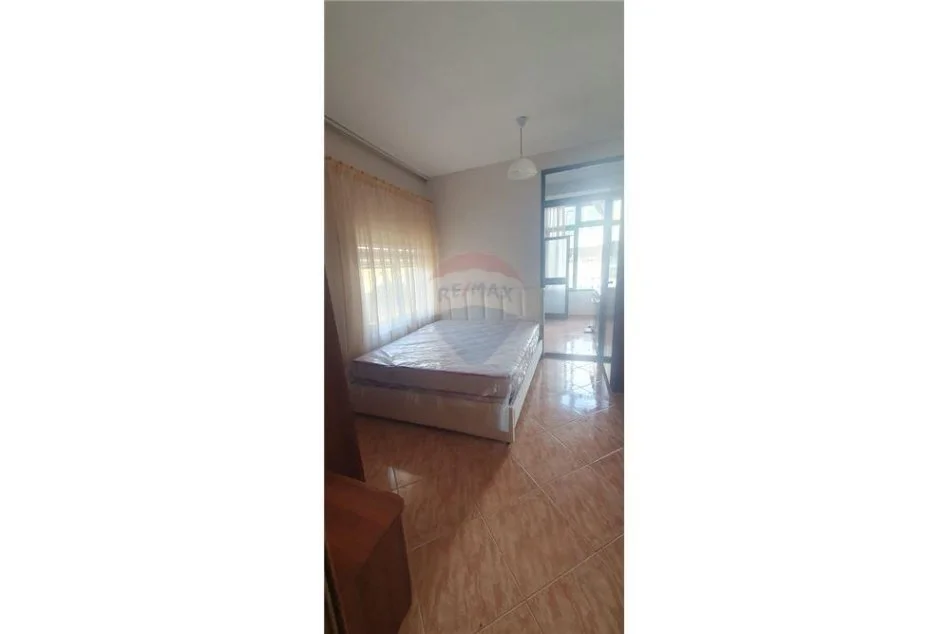 Tirane, jepet me qera apartament 1+1 Kati 4, 60 m² 400 € (Nobis - Tirana e Re)