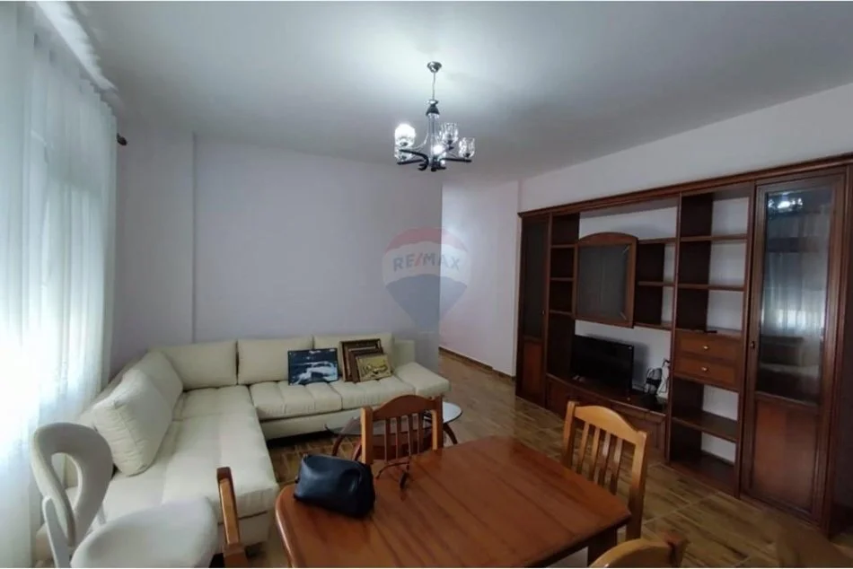 Tirane, jepet me qera apartament 2+1 Kati 4, 105 m² 550 € (Rruga Elbasanit)