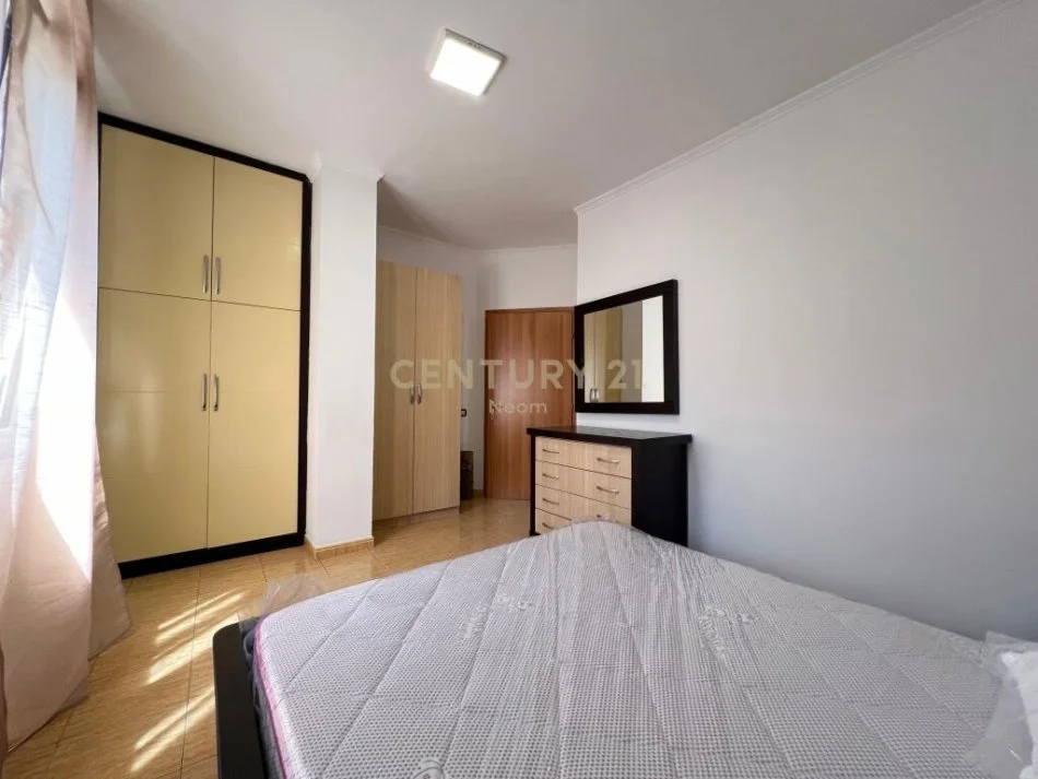 Tirane, jepet me qera apartament 2+1 Kati 2, 89 m² 500 € (shallvaret)
