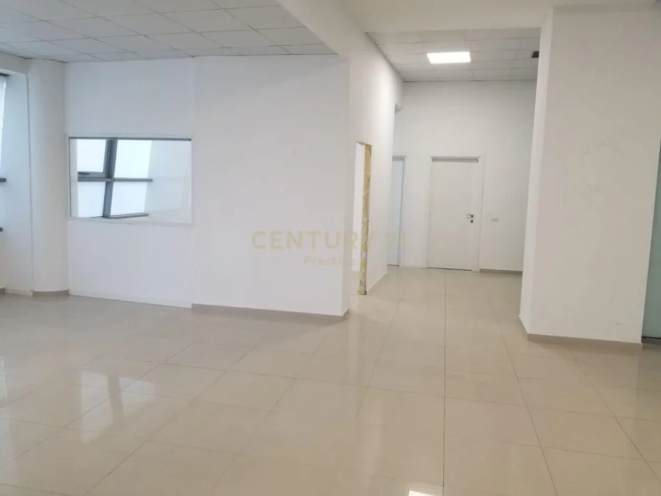 𝐓𝐢𝐫𝐚𝐧𝐞, 𝐣𝐞𝐩𝐞𝐭 𝐦𝐞 𝐪𝐞𝐫𝐚 𝐚𝐦𝐛𝐣𝐞𝐧𝐭 𝐛𝐢𝐳𝐧𝐞𝐬𝐢 𝐊𝐚𝐭𝐢 𝟏, 𝟑𝟖𝟎 𝐦² 𝟑.𝟖𝟎𝟎 € (𝐀𝐓𝐒𝐇)