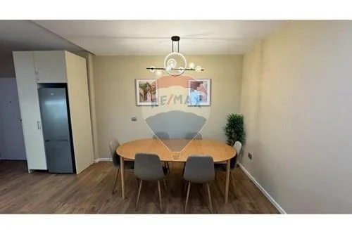 Tirane, jepet me qera apartament 2+1 Kati 3, 100 m² 850 € (Komuna e Parisit)