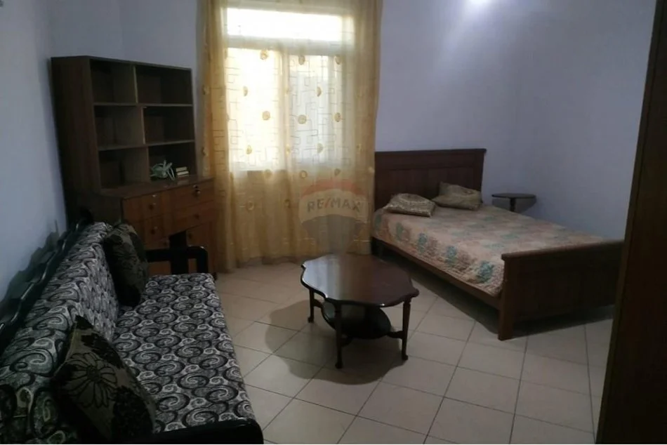Tirane, jepet me qera apartament 2+1 Kati 2, 65 m² 400 € (Shkolla e Bashkuar)