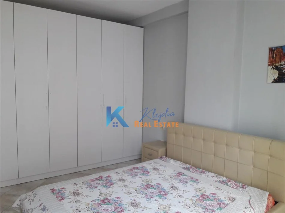 Tirane, jap me qera apartament 2+1+Ballkon Kati 4, 123 m² (2+1+2 per qira ne Yzberish, afer pallateve Dilo)