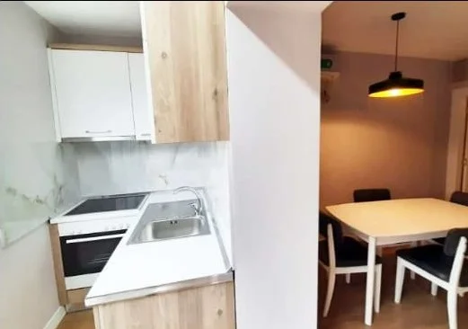 Tirane, jepet me qera apartament 2+1 Kati 2, 80 m² 600 € (Rruga Myslym Shyri)