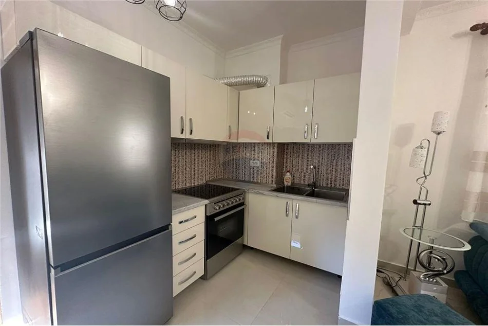 Tirane, jepet me qera apartament 2+1 Kati 3, 71 m² 700 € (Rruga e Durrësit)