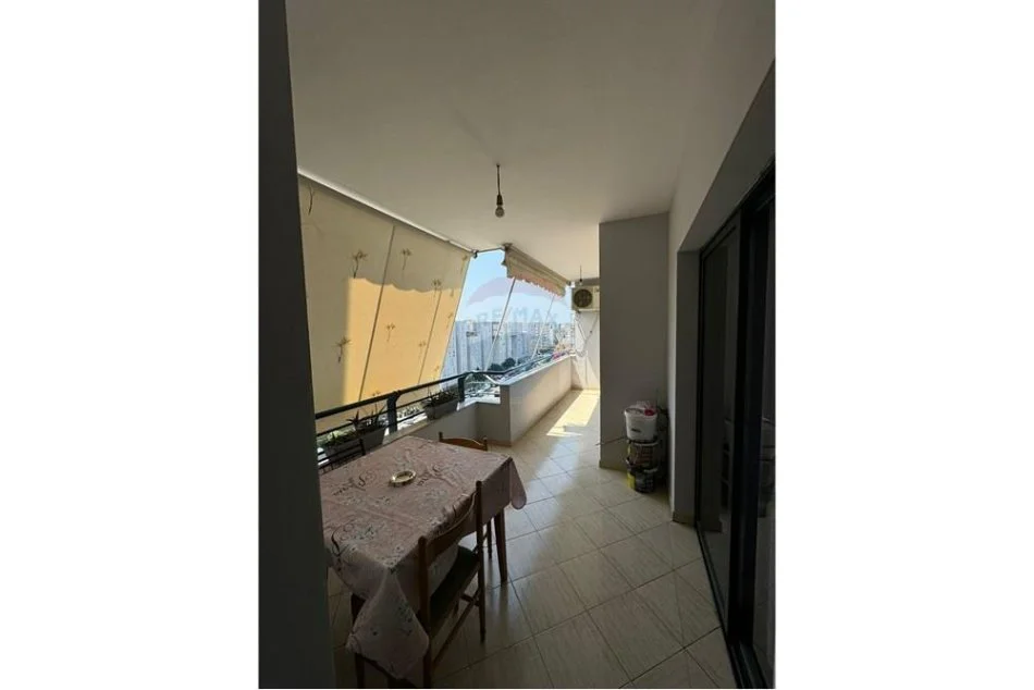 Tirane, jepet me qera apartament 2+1 Kati 6, 110 m² 700 € (Komuna e Parisit)