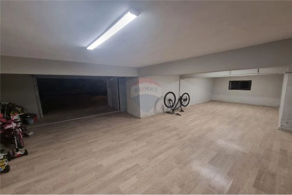 Tirane, jepet me qera Vile 3 Katshe , 550 m² 1.600 € (Rruga Vace Zela - Qendra Globe - Rruga e Kavajës)