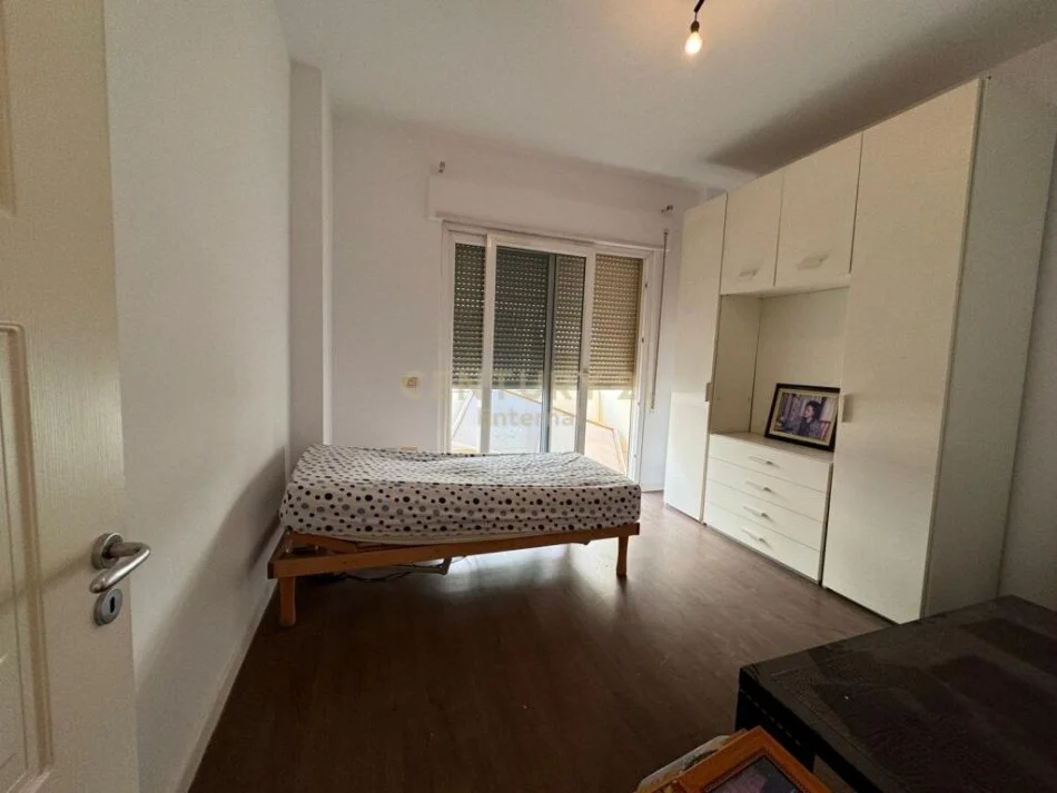 𝐓𝐢𝐫𝐚𝐧𝐞, 𝐣𝐞𝐩𝐞𝐭 𝐦𝐞 𝐪𝐞𝐫𝐚 𝐚𝐩𝐚𝐫𝐭𝐚𝐦𝐞𝐧𝐭 𝟐+𝟏 𝐊𝐚𝐭𝐢 𝟒, 𝟏𝟎𝟎 𝐦² 𝟕𝟎𝟎 € (𝐊𝐨𝐩𝐬𝐡𝐭𝐢 𝐁𝐨𝐭𝐚𝐧𝐢𝐤 𝐙𝐨𝐨𝐥𝐨𝐠𝐣𝐢𝐤)