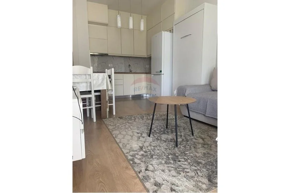 Tirane, jepet me qera apartament 1+1 , 55 m² 650 € (Komuna e Parisit)