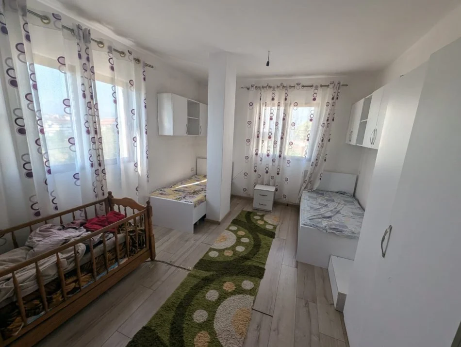 Tirane, jepet me qera apartament 2+1 Kati 1, 93 m² 430 € (Stacioni i Trenit, Tirane)