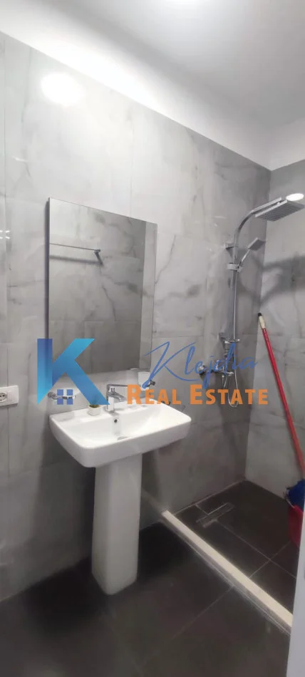 Tirane, shitet garsonier Kati 4, 35 m² (mbi Kristal Center, afer Big Market)